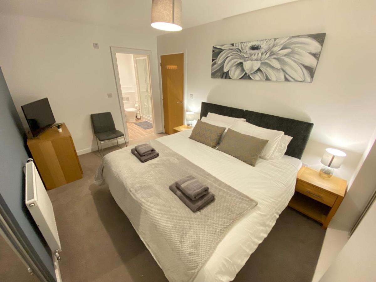 3 Bedrooms Double Or Single Beds, 2 Parking Spaces! Wifi & Smart Tv'S, Balcony Portsmouth Exteriér fotografie