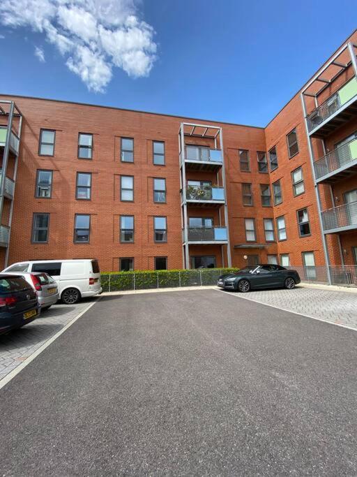 3 Bedrooms Double Or Single Beds, 2 Parking Spaces! Wifi & Smart Tv'S, Balcony Portsmouth Exteriér fotografie