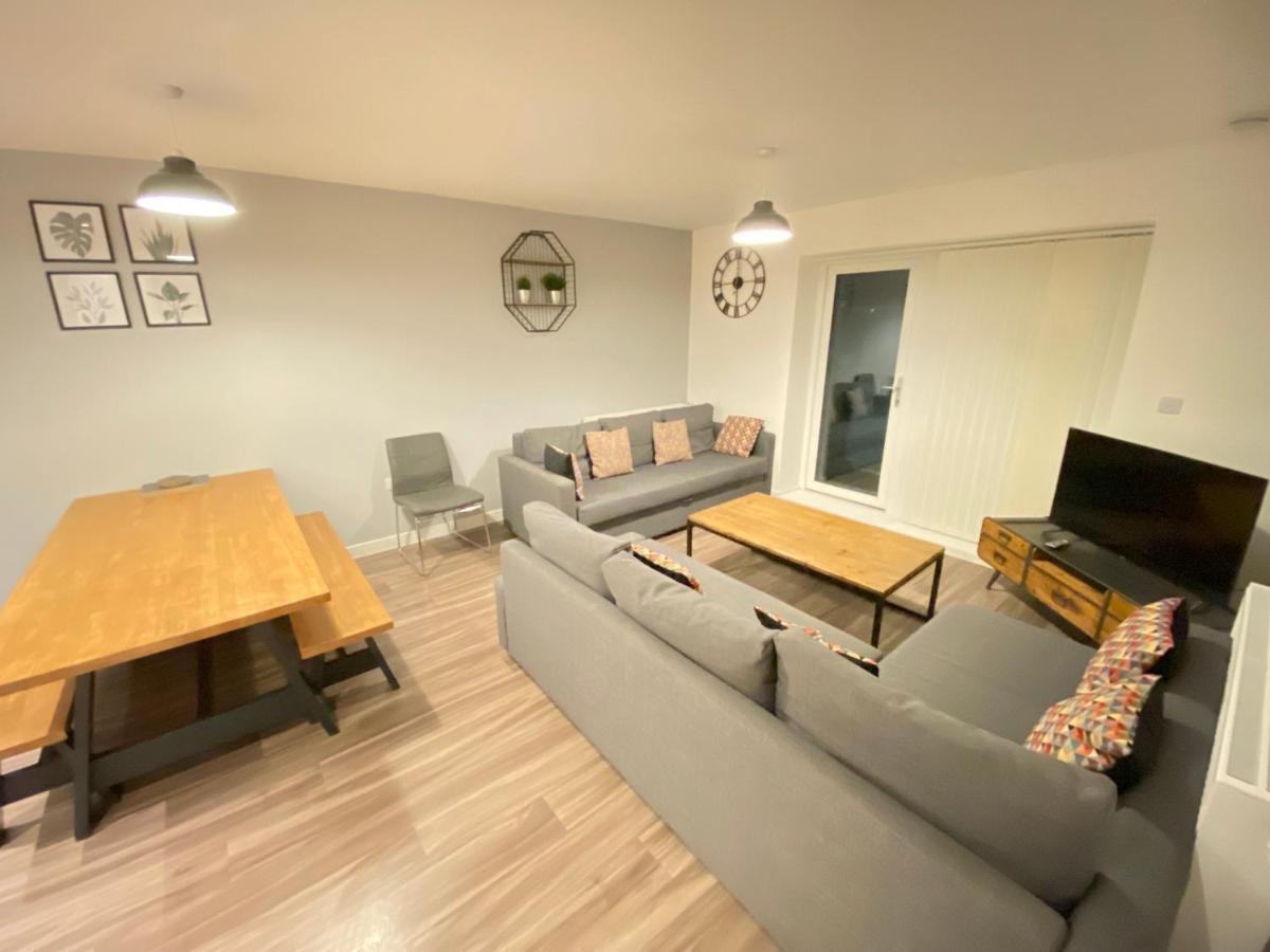 3 Bedrooms Double Or Single Beds, 2 Parking Spaces! Wifi & Smart Tv'S, Balcony Portsmouth Exteriér fotografie